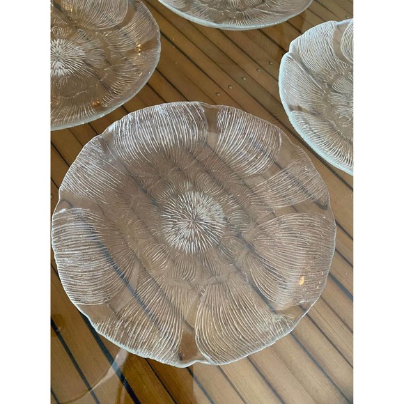 Arcoroc FLEUR Pattern Clear Glass Plates 7-1/2” Diameter Set of 4 - Picture 2 of 4